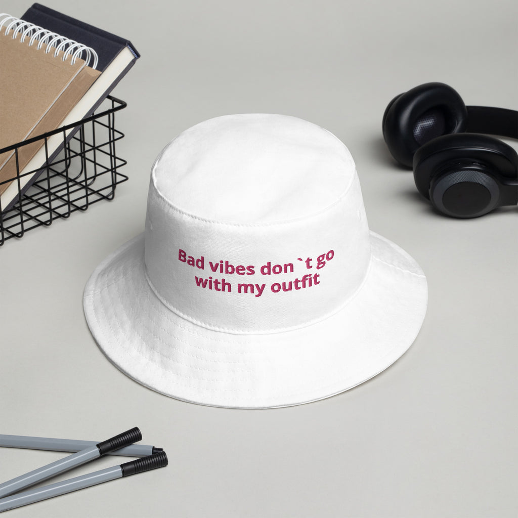 White Bucket Hat with Pink Writing - Bad vibes don`t go with my outfit 